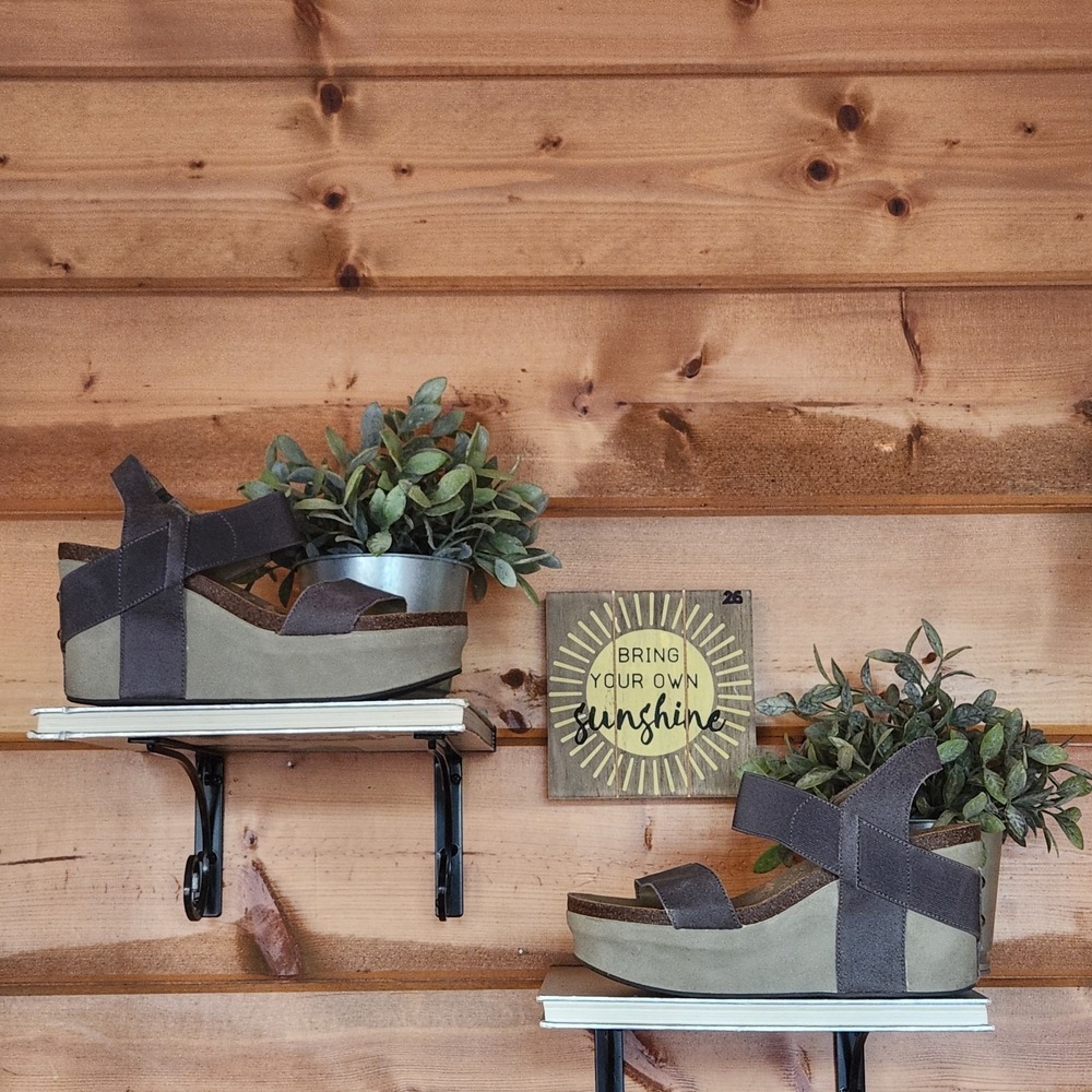 OTBT Bushnell Gray Suede Leather Platform Wedge Heel Sandals Stretch Size 8.5 M